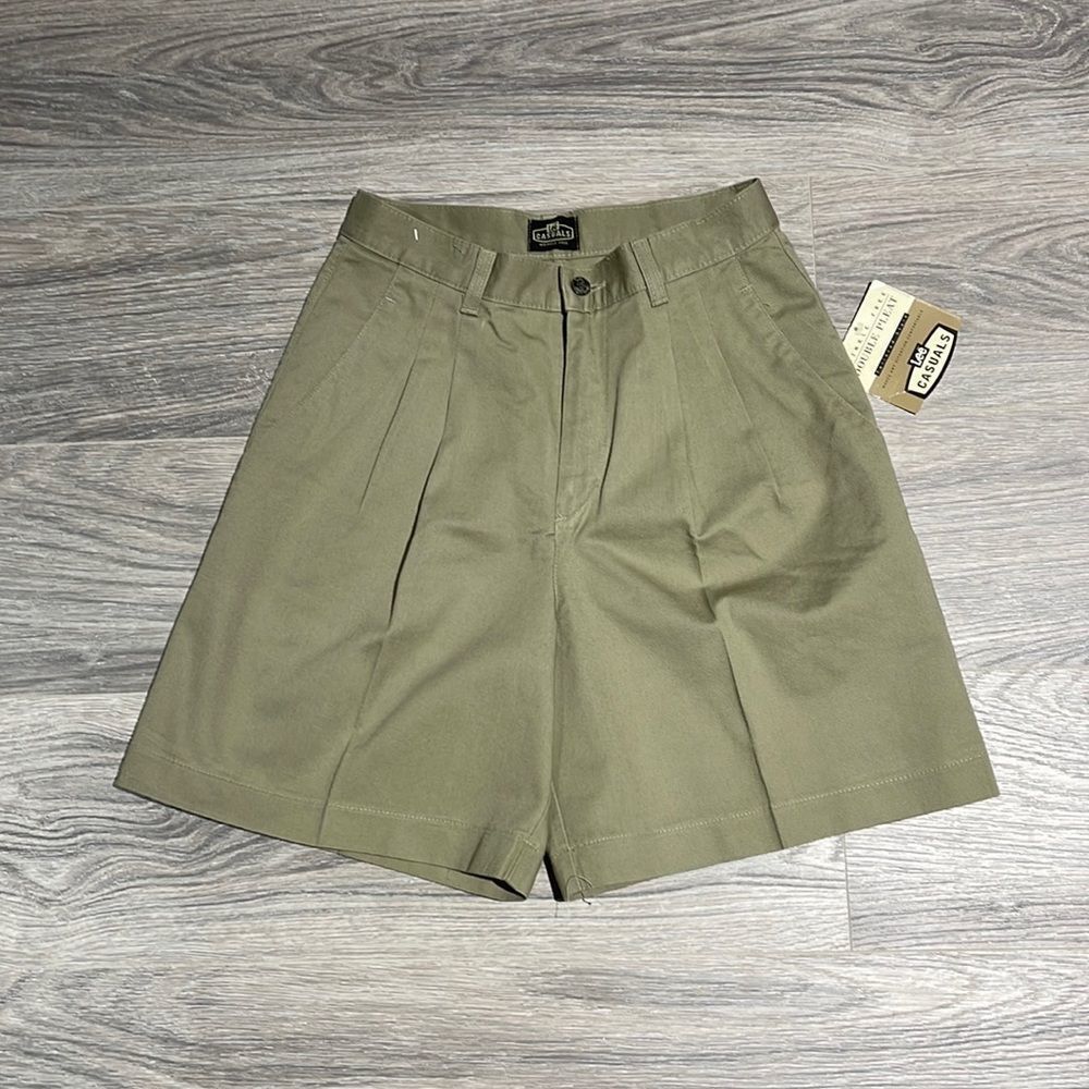 Vintage Lee Casuals wrinkle free khaki pleated shorts NWT